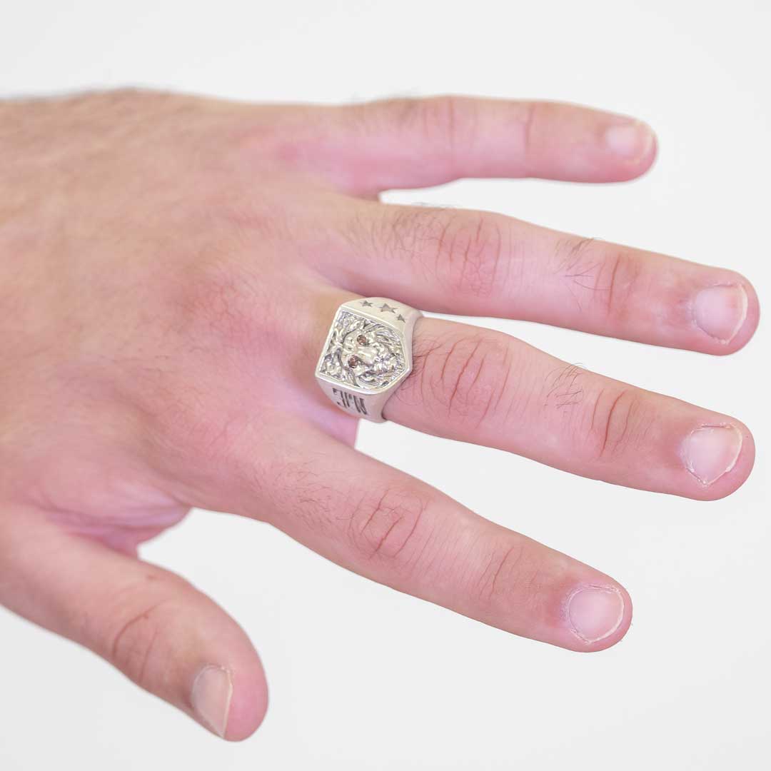 Anillo pequeño León