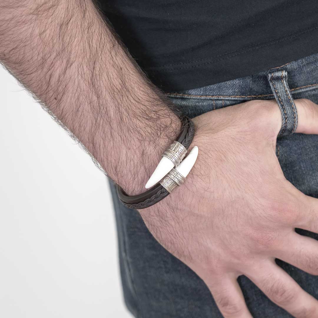 Pulsera cuero colmillos León