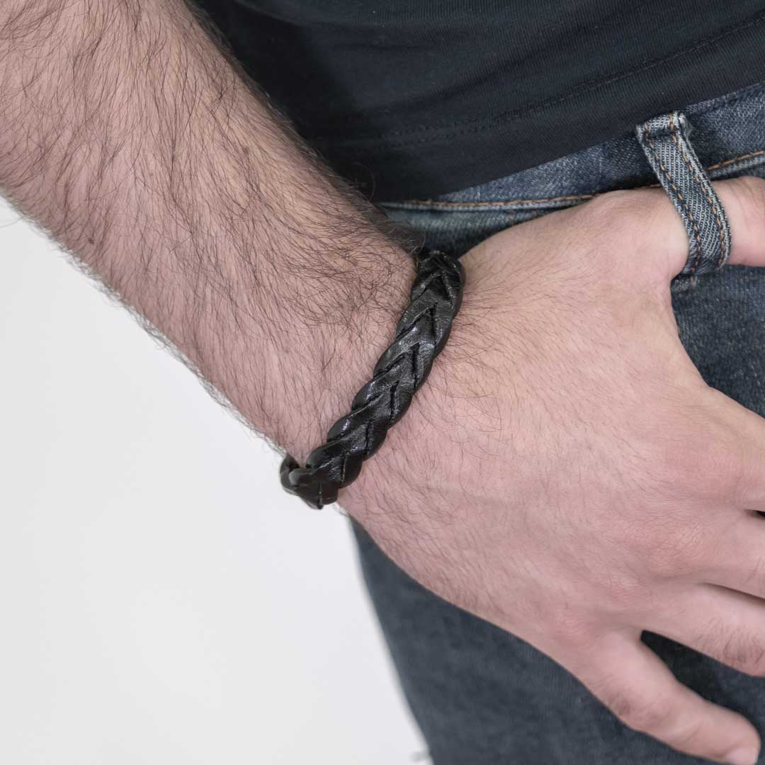Pulsera cuero negro