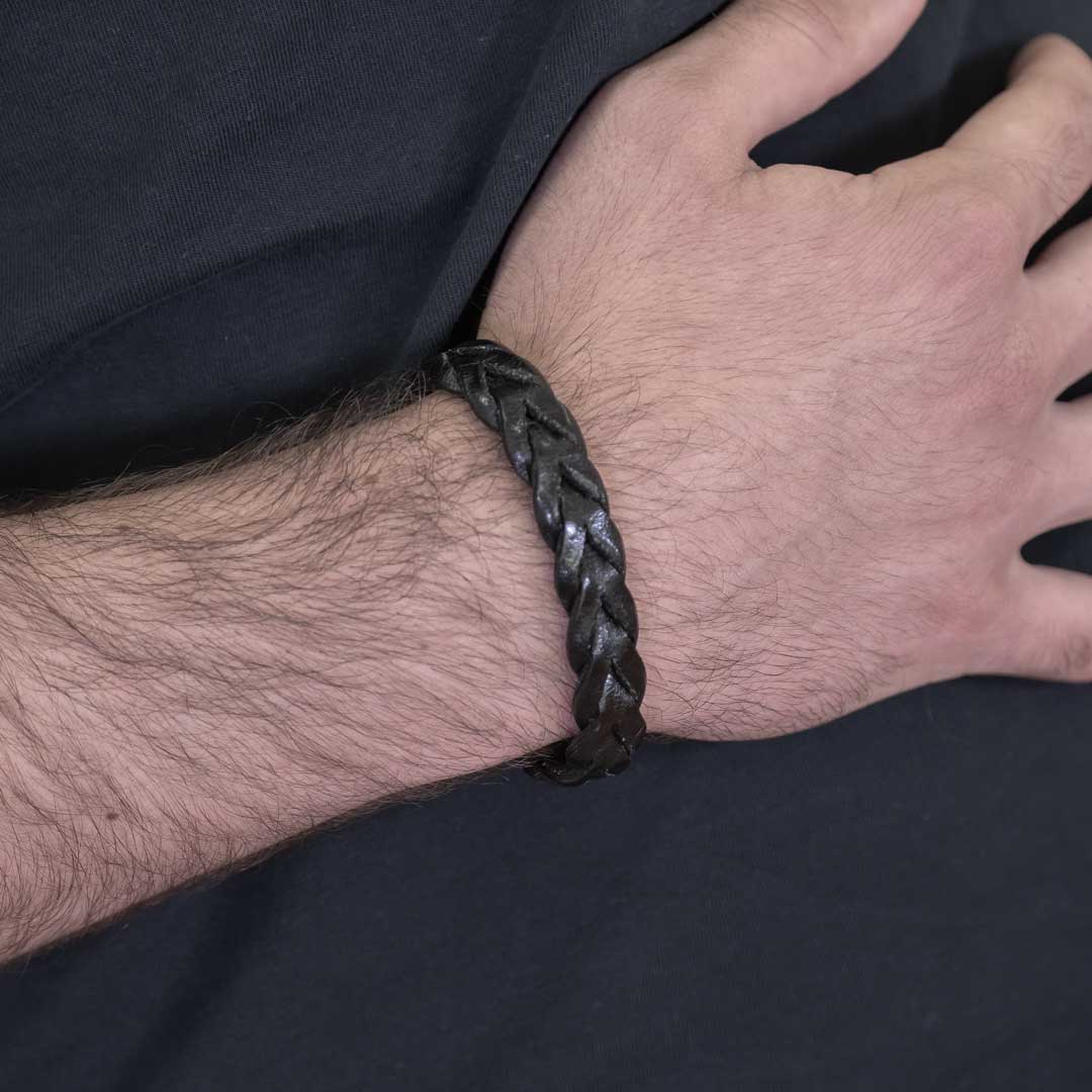 Pulsera cuero negro
