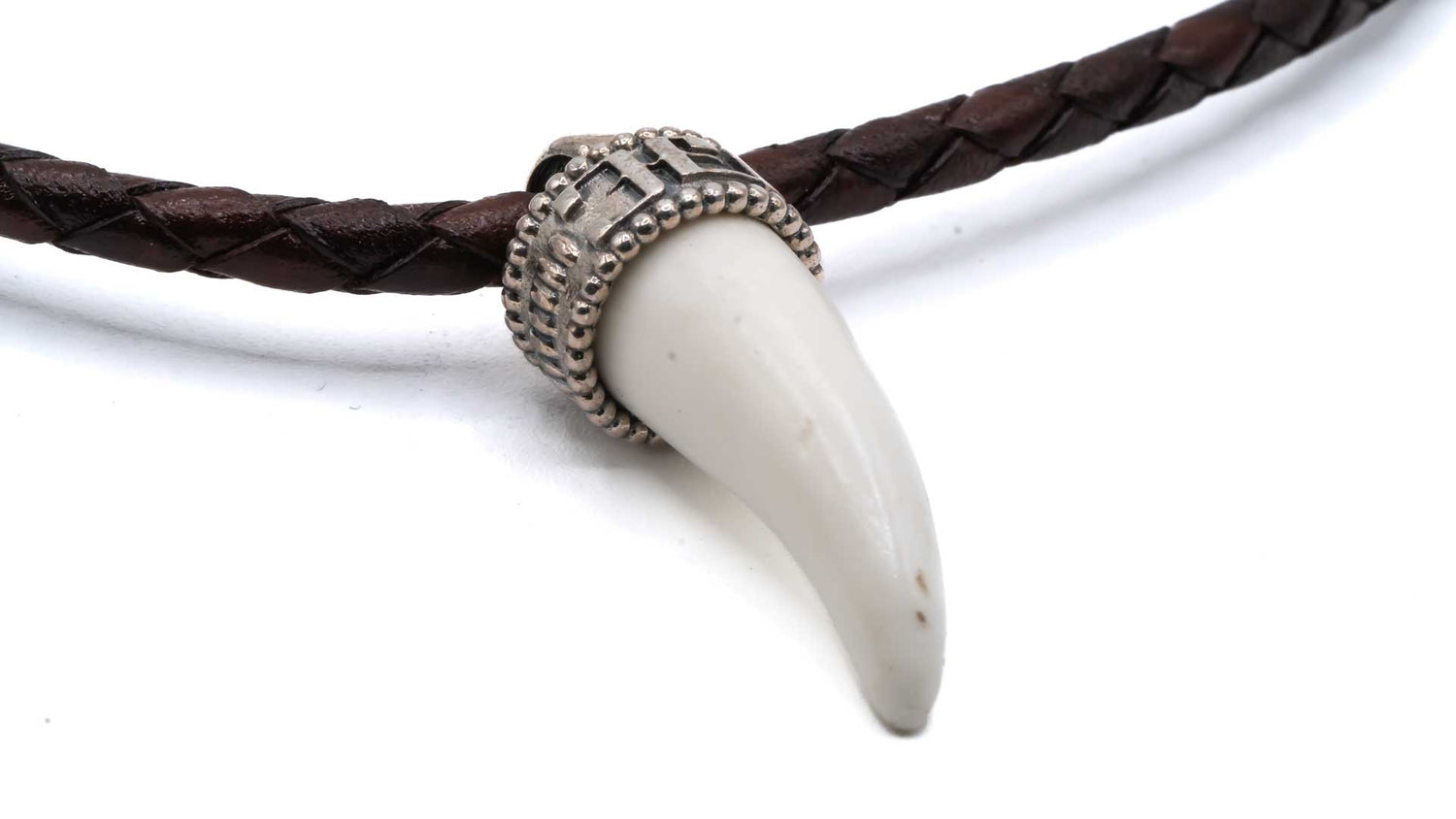 Colgante cuero Colmillo