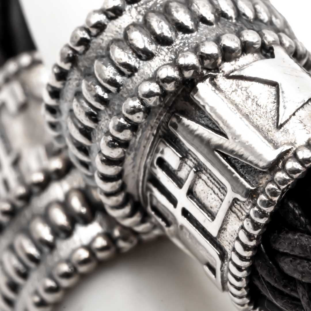 Pulsera cuero colmillos León