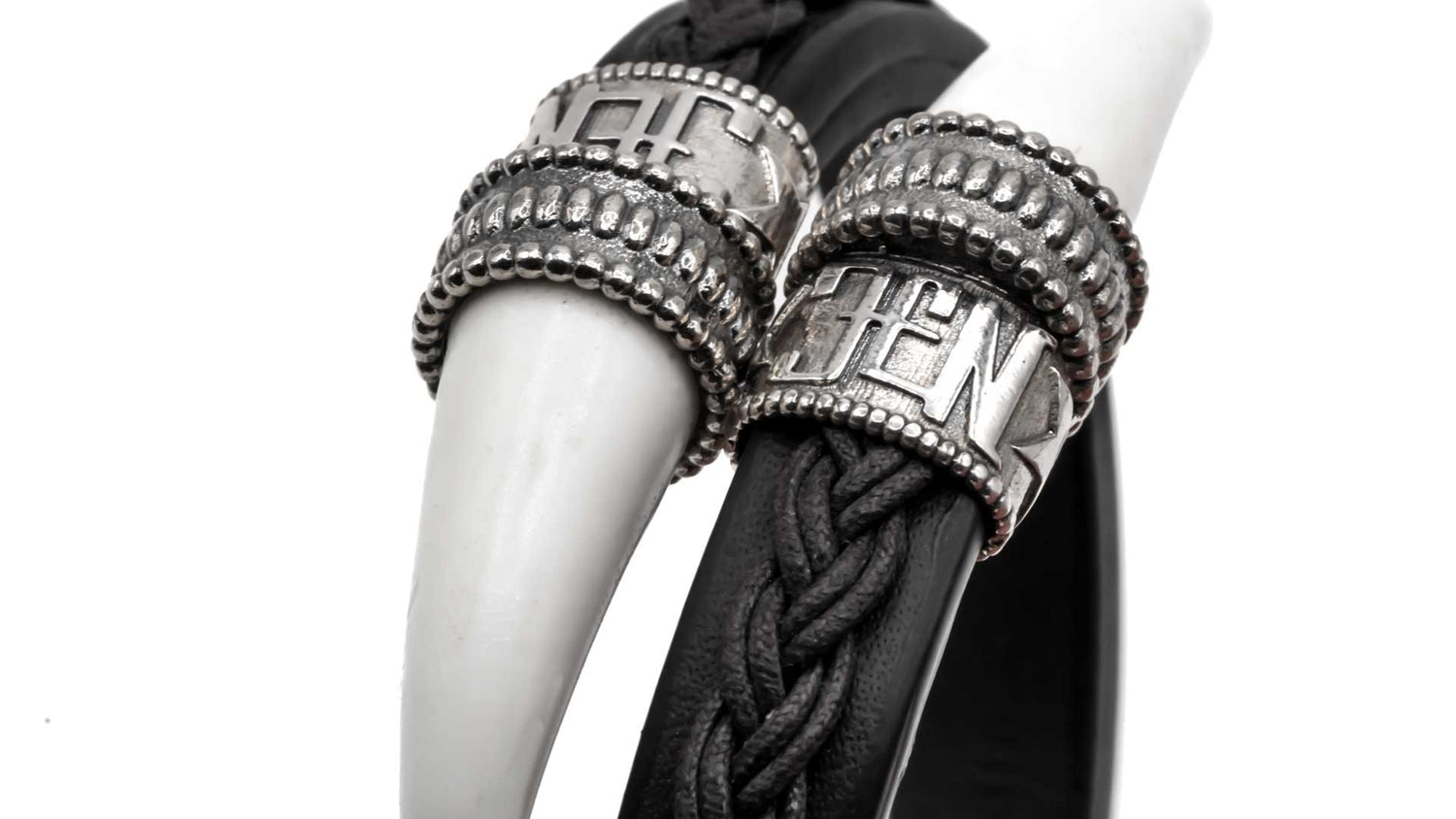 Pulsera cuero colmillos León