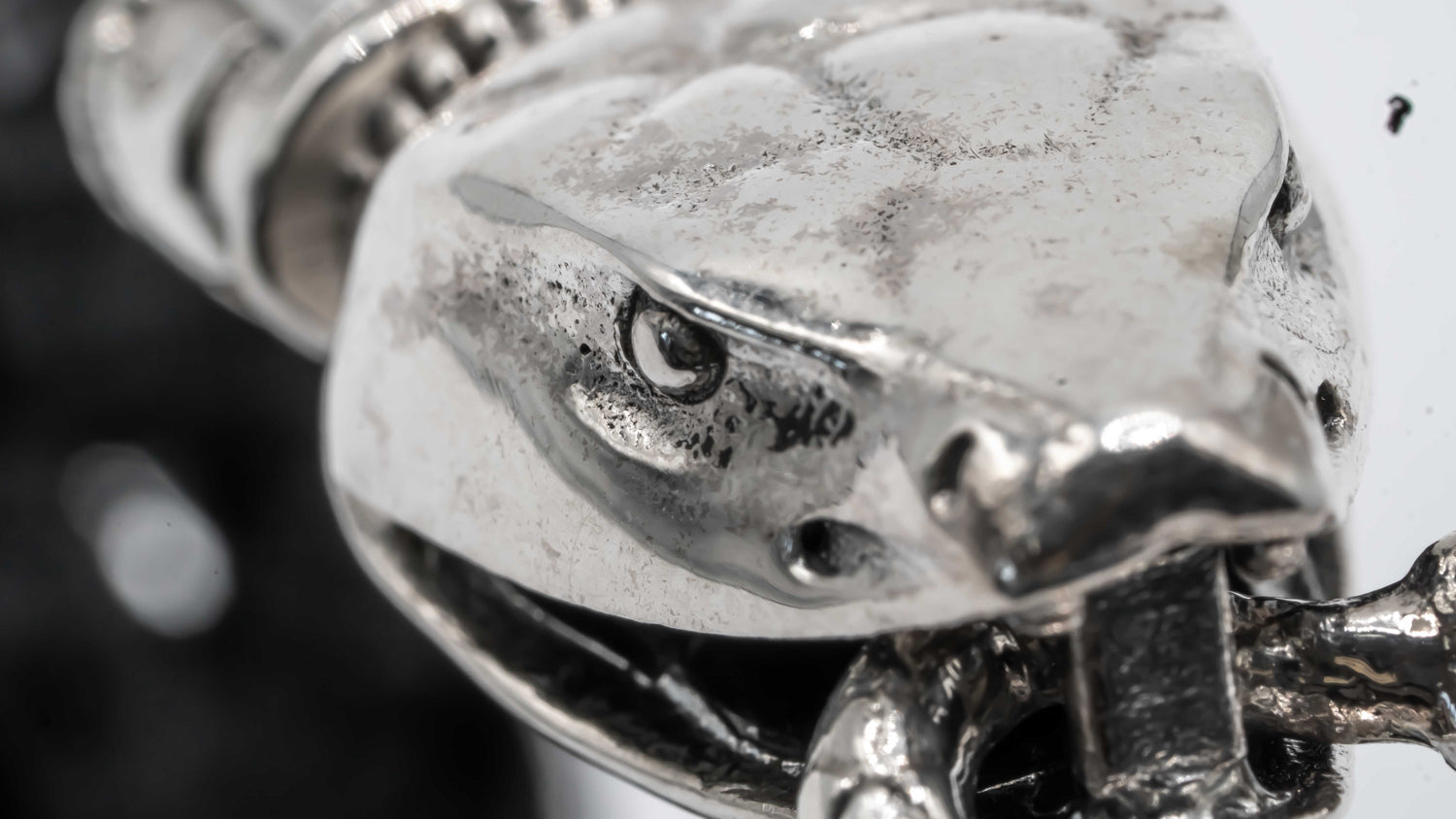 Pulsera cuero negro Serpiente Grande