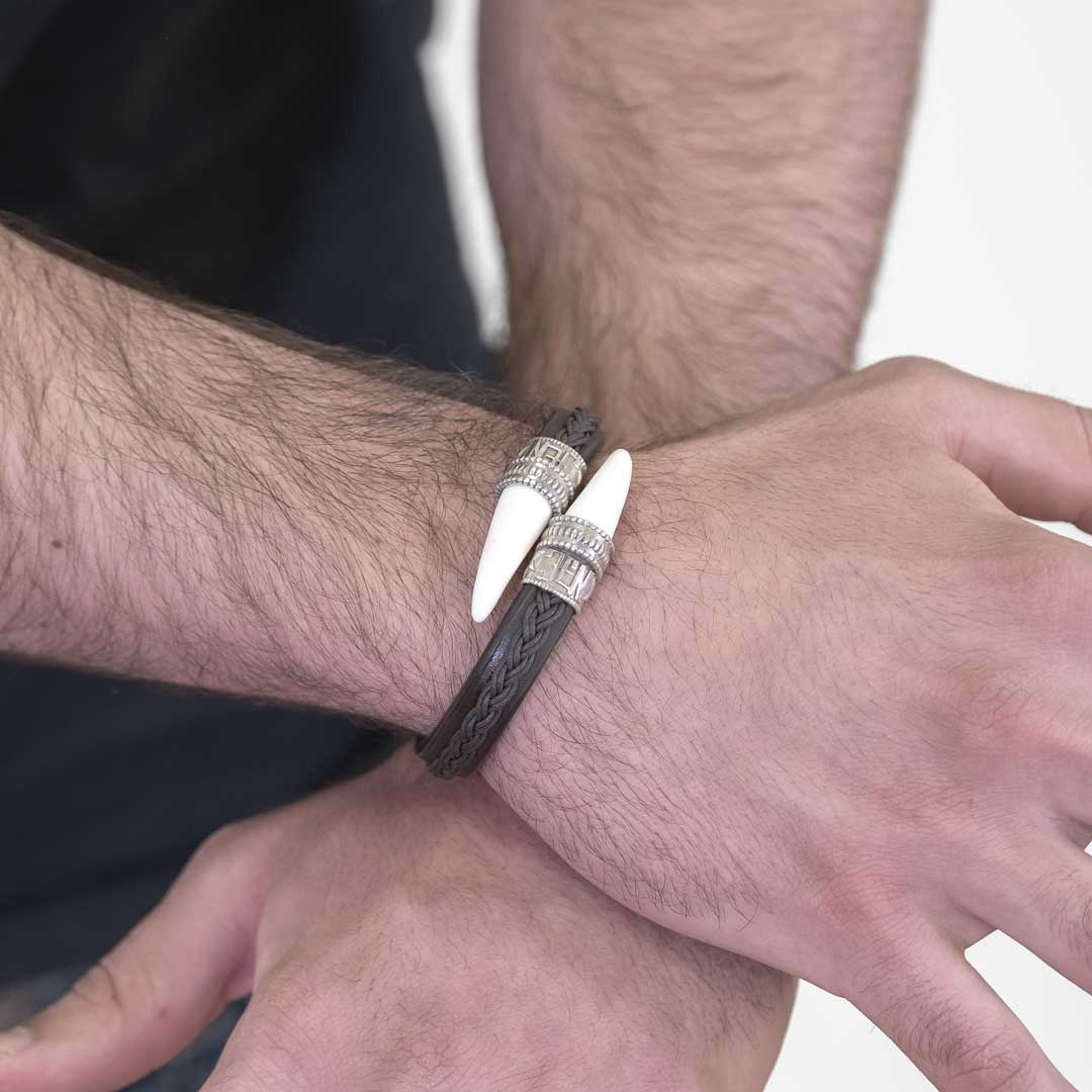 Pulsera cuero colmillos León